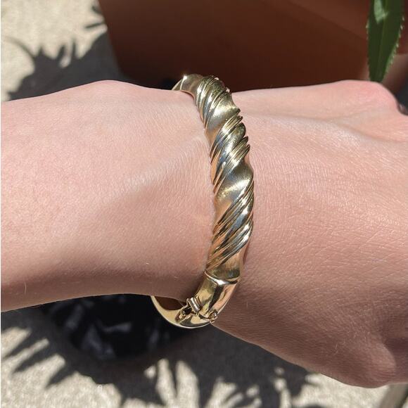 No Brand Jewelry - 14K Yellow Gold Twisted Hinged Bangle